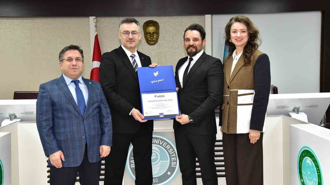 Balıkesir Üniversitesi Akreditasyon Belgelerini Törenle Aldı