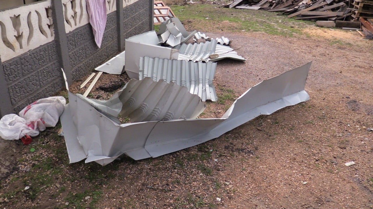 Bandırma'da Fırtına Çatıyı 60 Metre Uçurdu