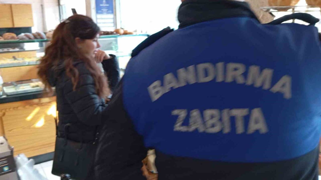 Bandırma'da Kurabiye Skandalı: İçinden Sigara İzmariti Çıktı