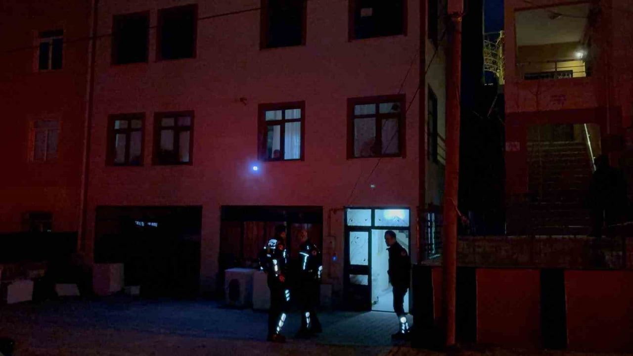 Banyoda Bıçaklama Olayı: Genç Adam Hayatını Kaybetti