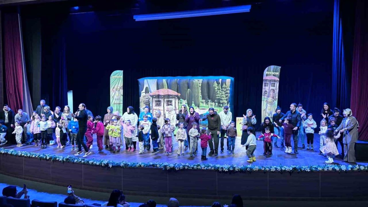 Başiskele’de Çocuklar 'Kuzucuk' Müzikalini İzledi