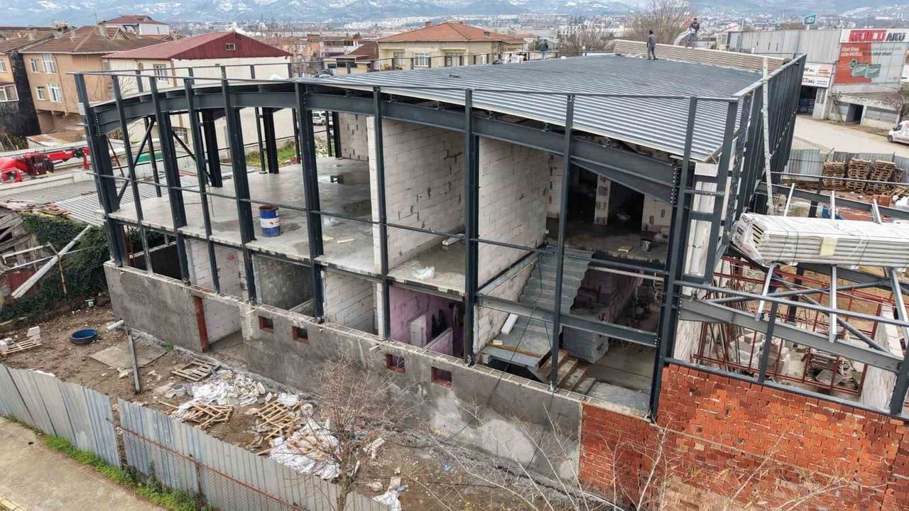 Başiskele Vezirçiftliği Kapalı Spor Salonu İnşaatı Devam Ediyor