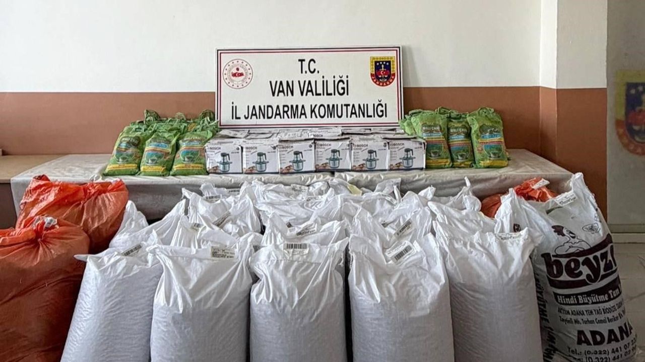 Başkale'de Gümrük Kaçağı Malzeme Operasyonu