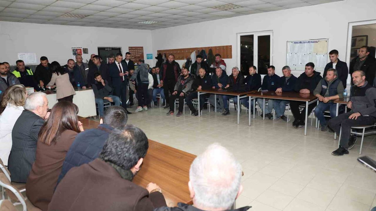 Başkan Özdemir, Karla Mücadele Ekiplerine Teşekkür Etti