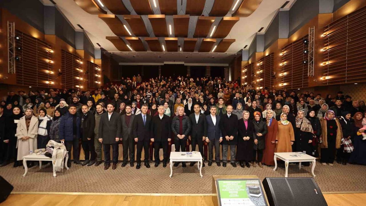 Başkan Tahmazoğlu, Umre'ye Gidecek Öğrencilerle Buluştu