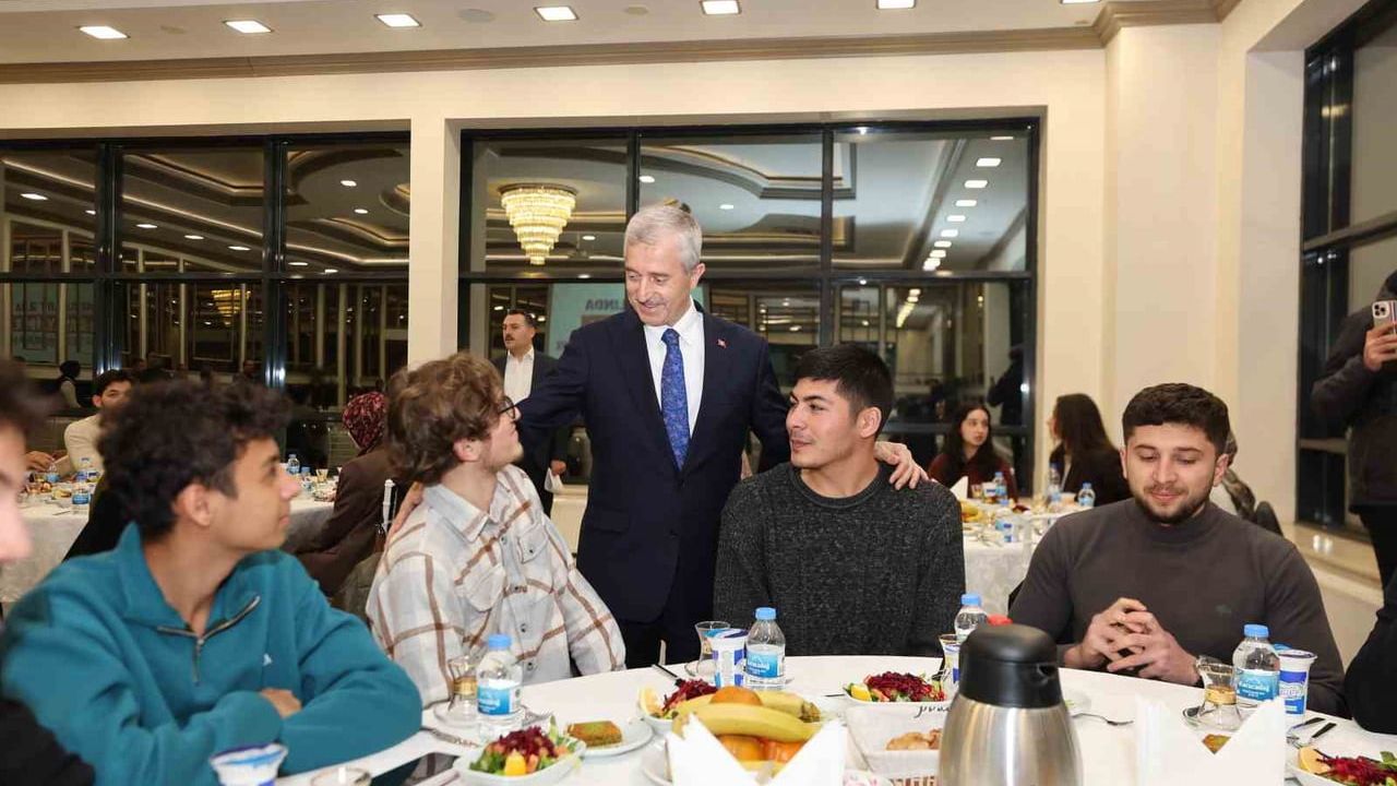 Başkan Tahmazoğlu, YKS Birincileriyle Buluştu