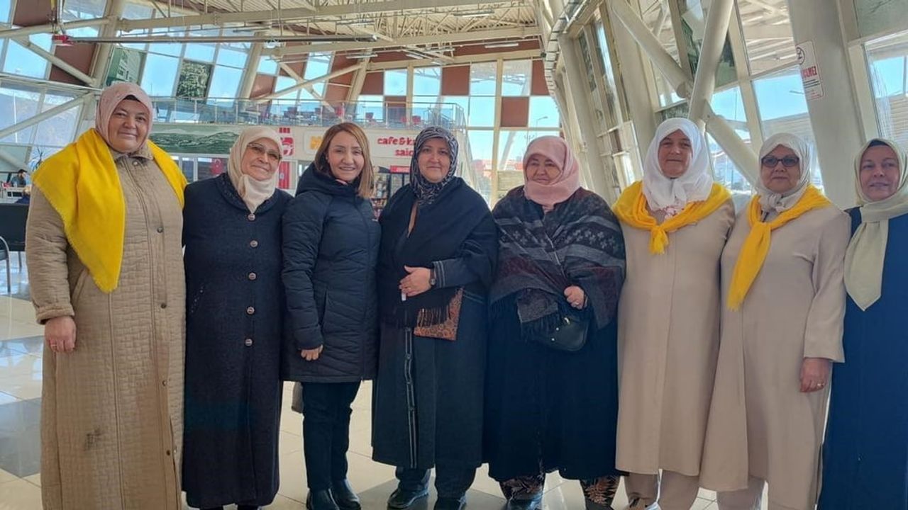 Başkan Tekin Umre Yolcularını Dualarla Uğurladı