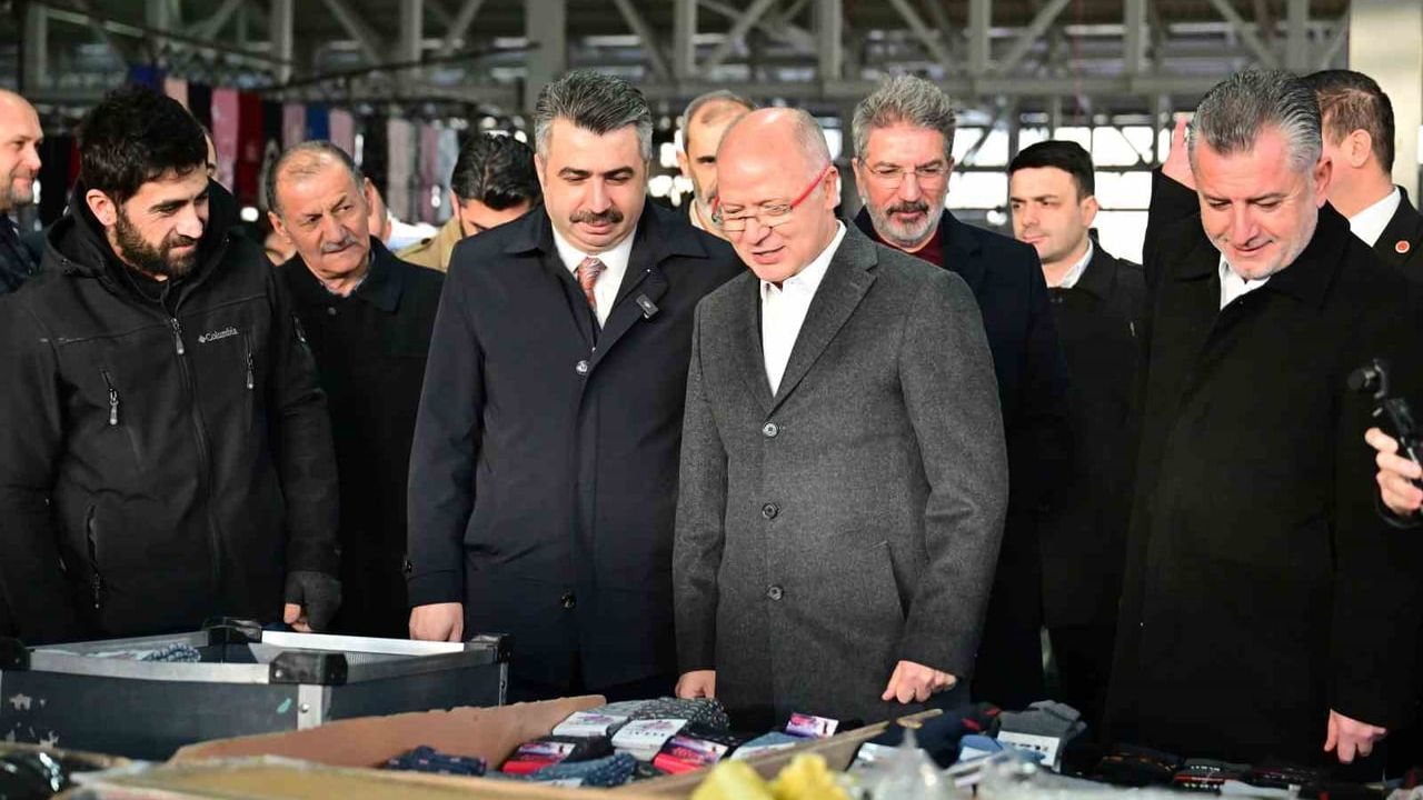 Başkan Yılmaz, Pazar Esnafıyla Kahvaltıda Buluştu