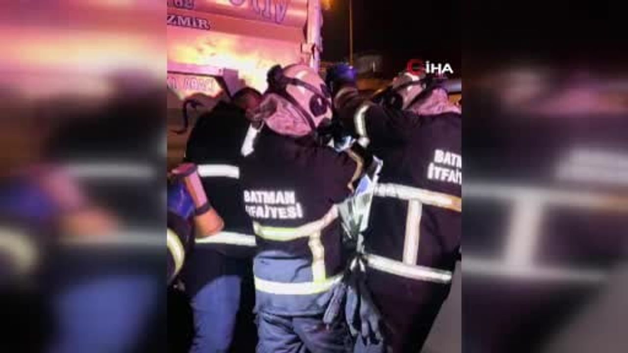 Batman’da Pikap Kamyonete Çarptı, Sürücü Sıkıştı