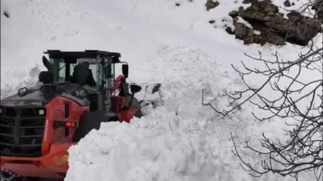 Batman Sason'da Yoğun Karla Mücadele Çalışmaları