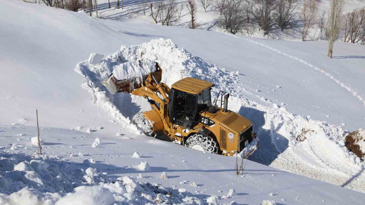 Battalgazi Belediyesi Kırsalda Karla Mücadeleye Devam Ediyor