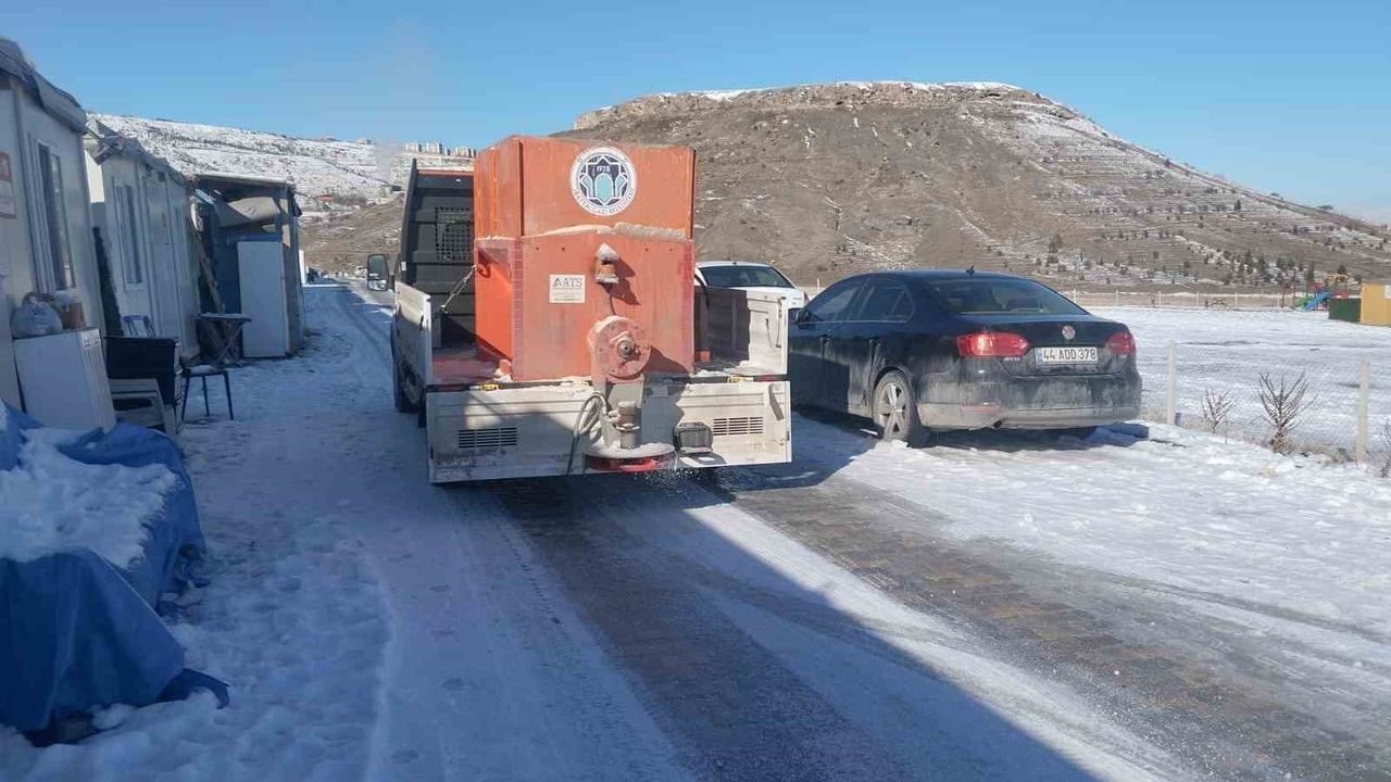 Battalgazi'de Karla Mücadele Çalışmaları Gece Boyunca Devam Etti