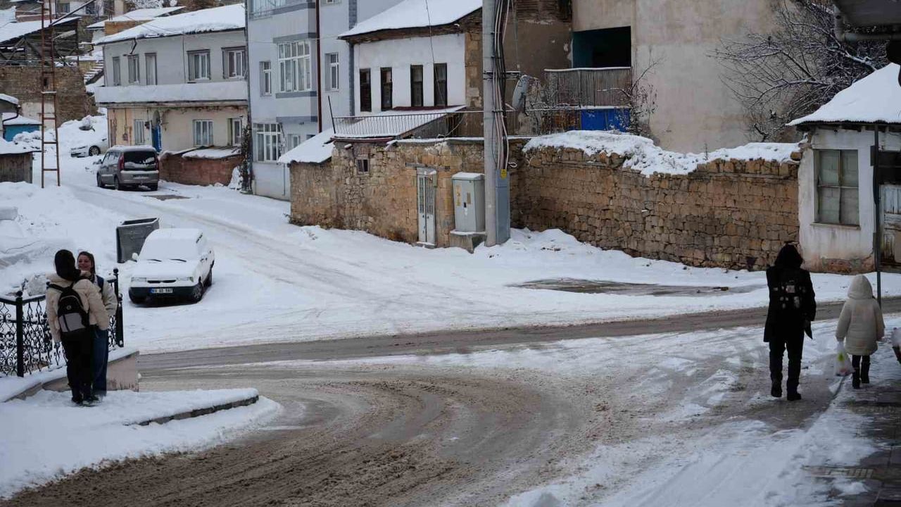 Bayburt için Meteorolojiden Buzlanma ve Çığ Uyarısı