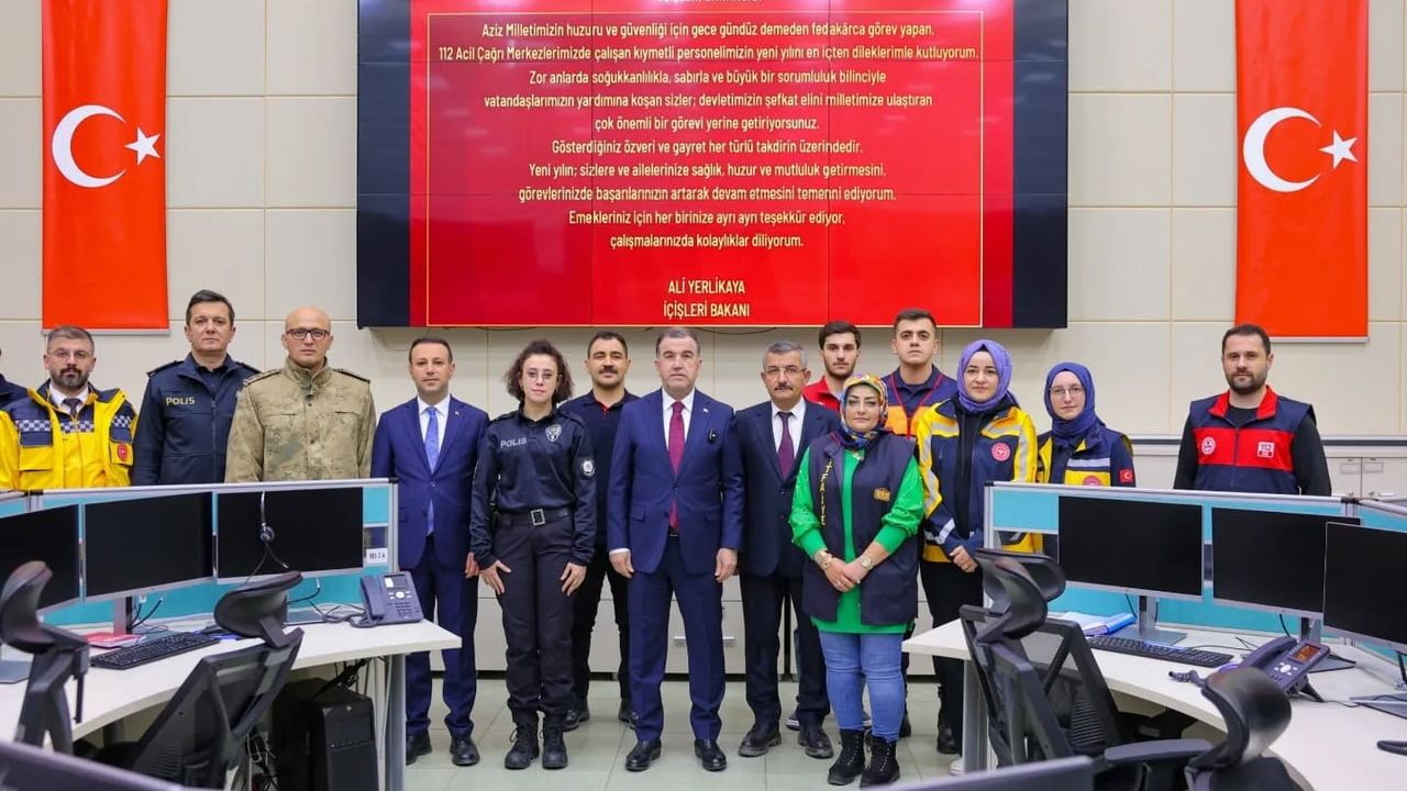 Bayburt'ta 112 Acil Çağrı Merkezi Personeli Yeni Yılı Kutladı