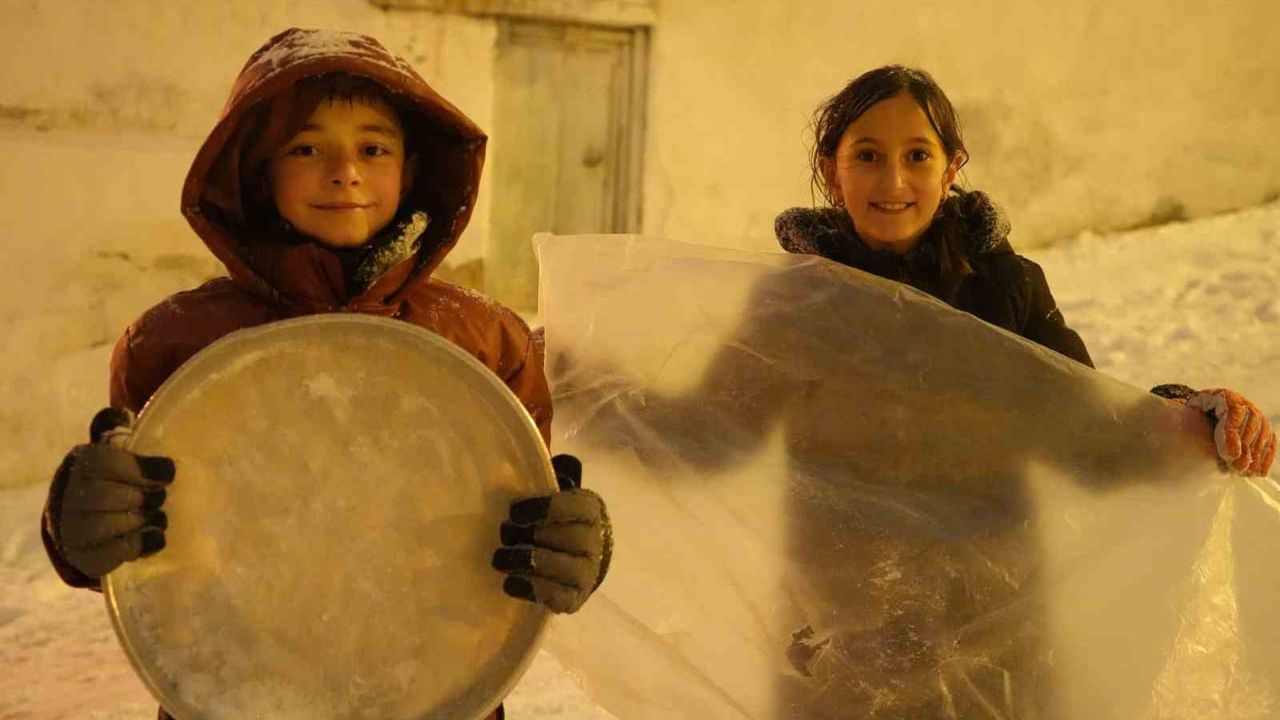 Bayburt'ta Kar Eğlencesi: Çocuklar Dışarıda
