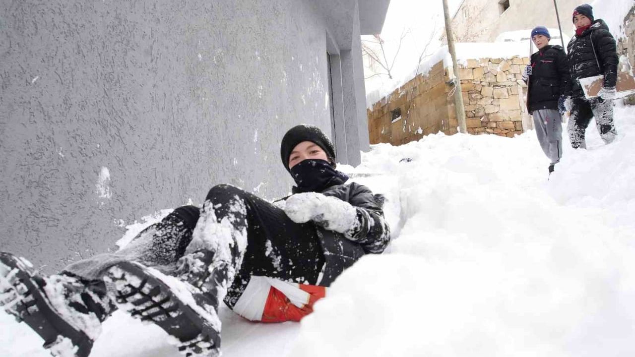 Bayburt'ta Kar Sebebiyle Eğitime Ara Verildi