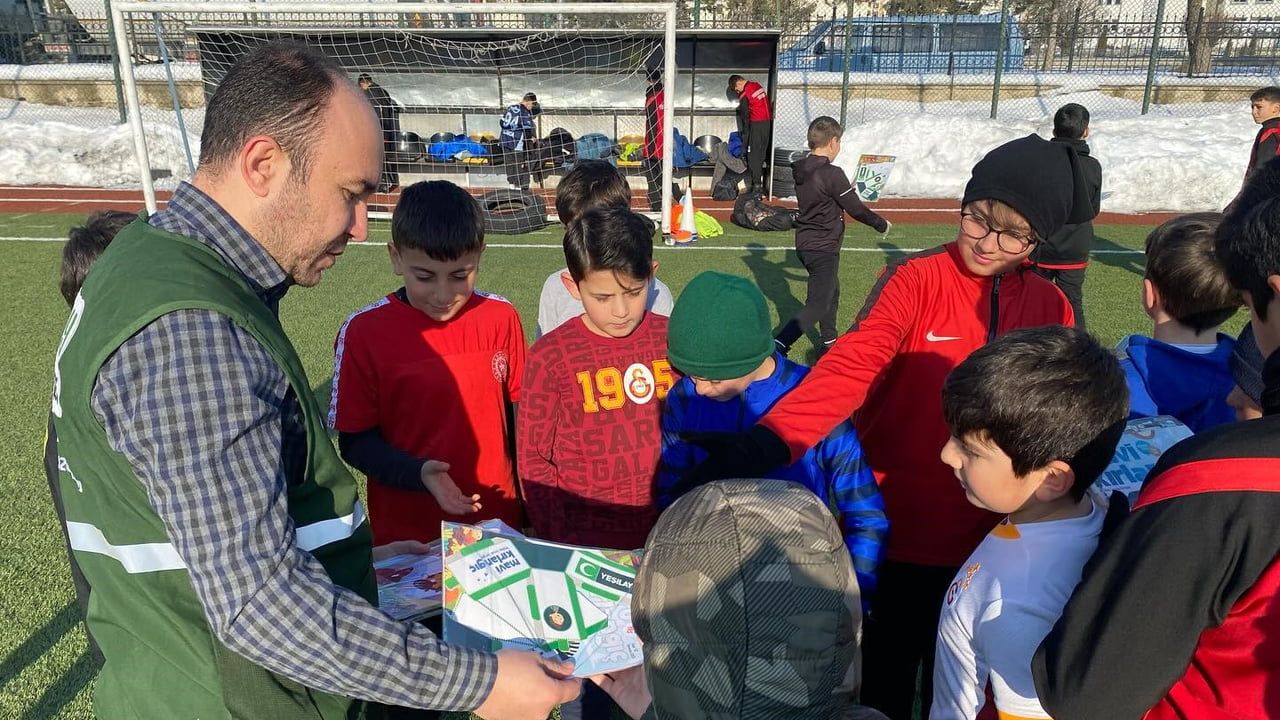 Bayburt'ta Minik Sporculara Teknoloji Eğitimi
