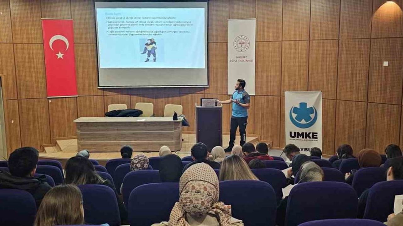 Bayburt'ta Sağlık Personeline Afet Bilinci Eğitimi