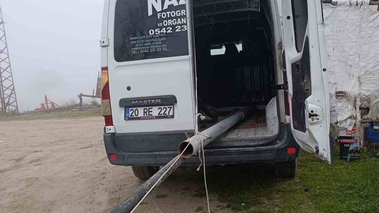 Bayrak Direği İpi Çalındı