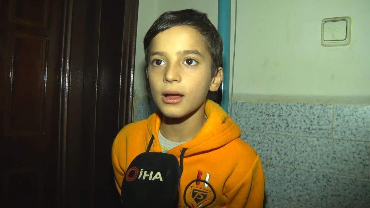 Bayrampaşa'da 10 Yaşındaki Ahmet'in Ambulansa Destek Hareketi