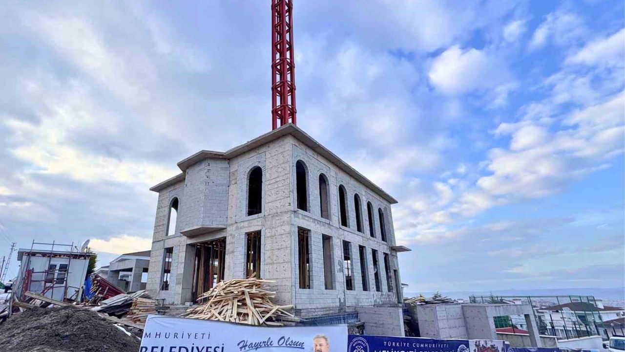 Becen Mahallesi'nde Yeniden İnşa Edilen Aynalı Cami