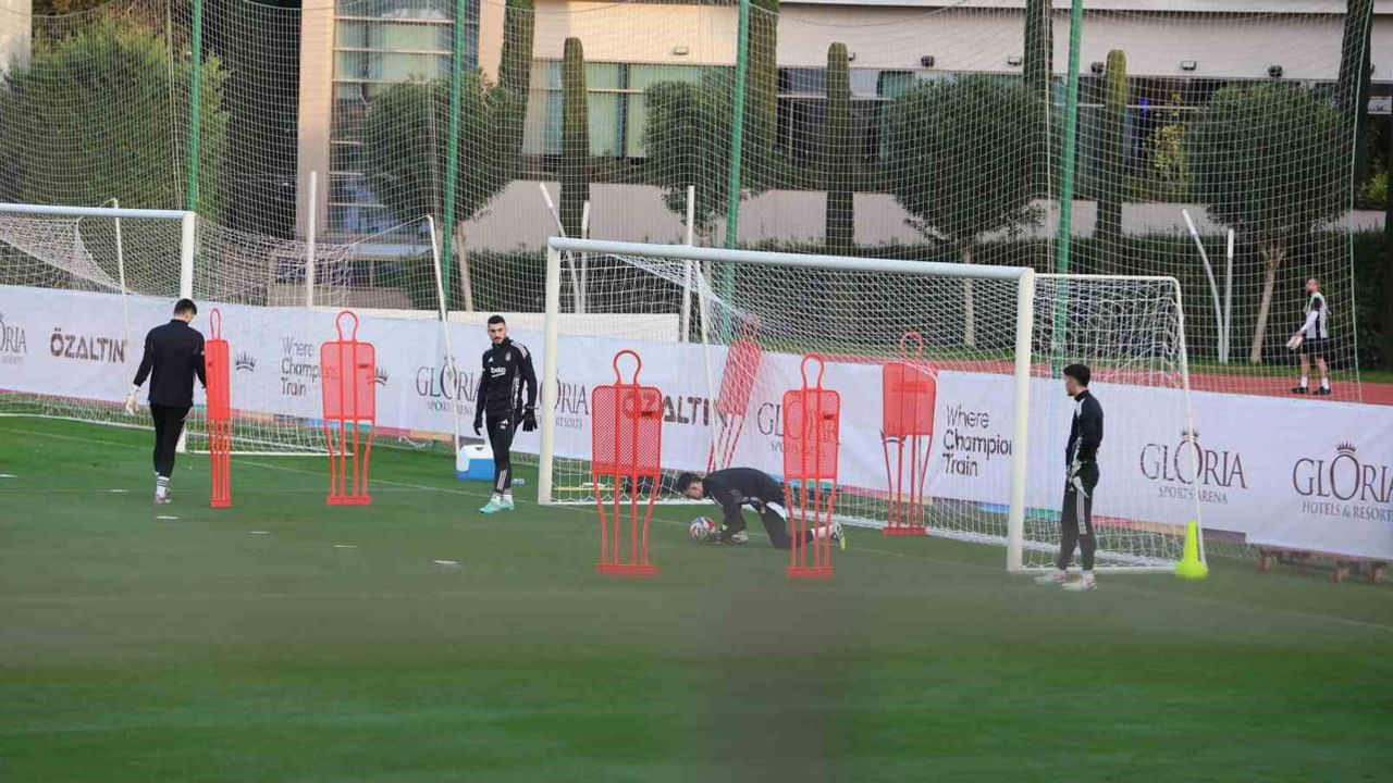 Beşiktaş'ın Antalya Kampı Devam Ediyor