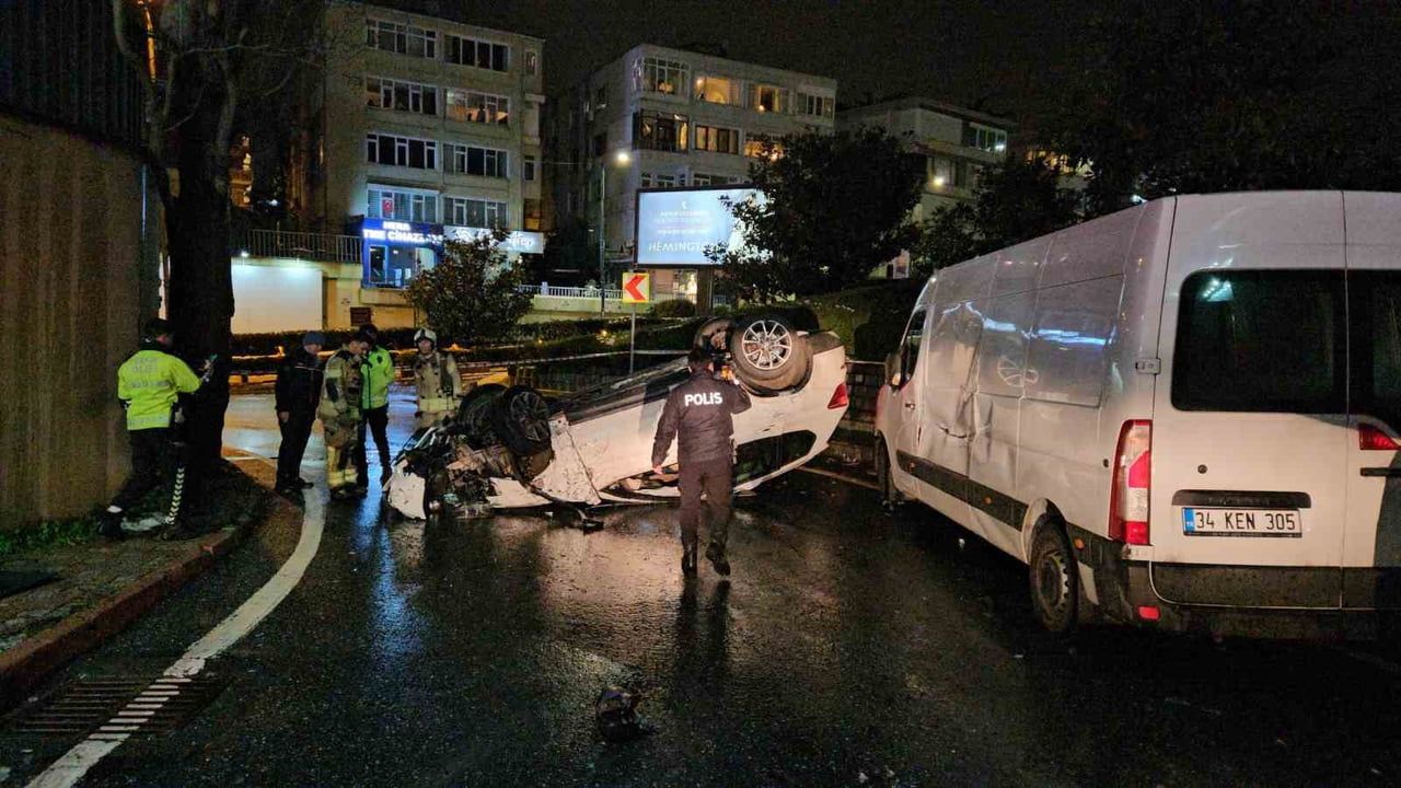 Beşiktaş'ta Alkollü Sürücü Kaza Yaptı: 2 Yaralı