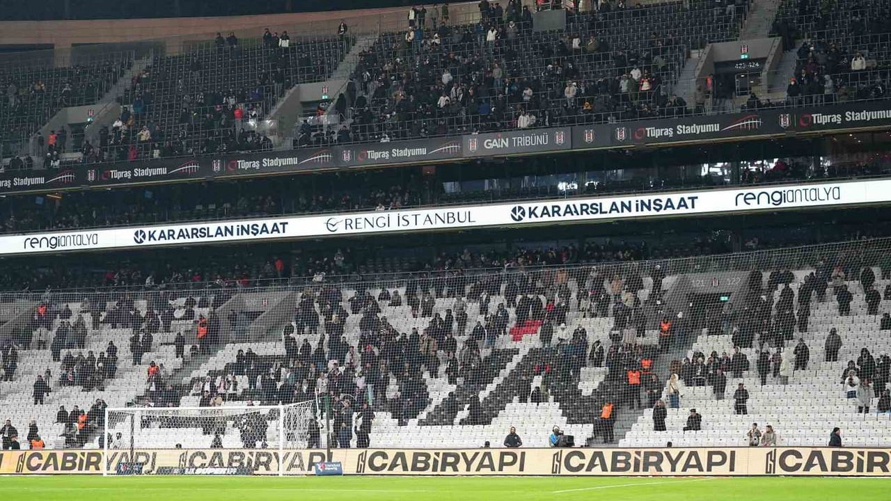 Beşiktaş'ta İstifa Sesleri Yükseldi