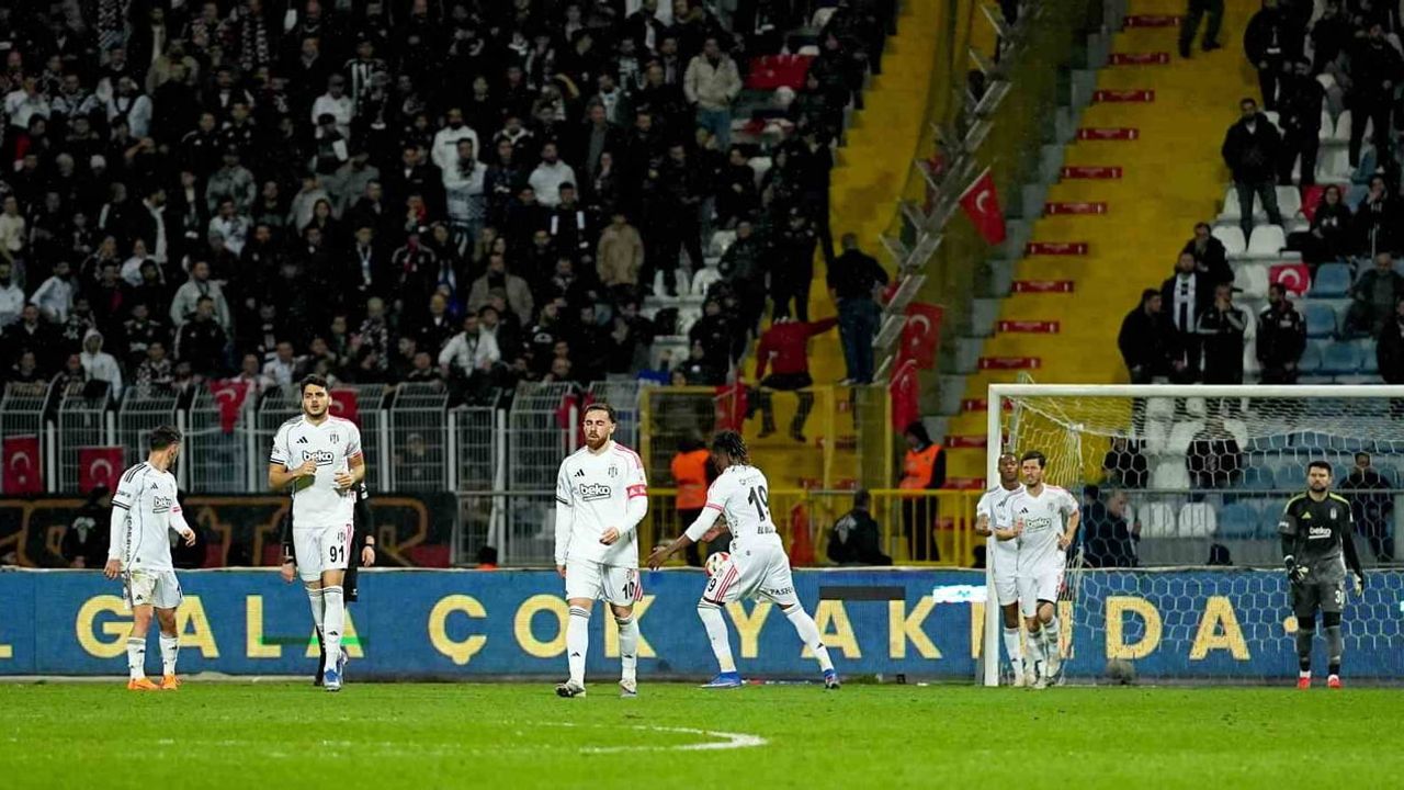 Beşiktaş Taraftarından Yönetim İstifası Çağrısı