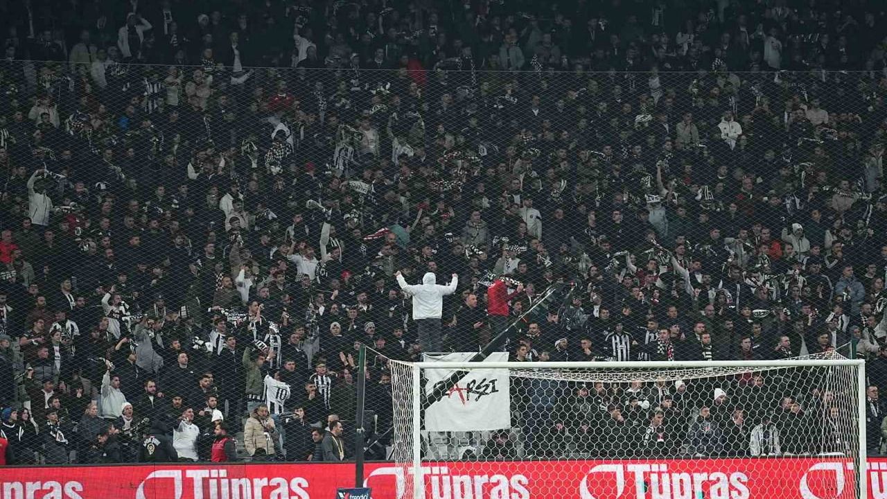 Beşiktaş taraftarından yönetim istifası çağrısı!