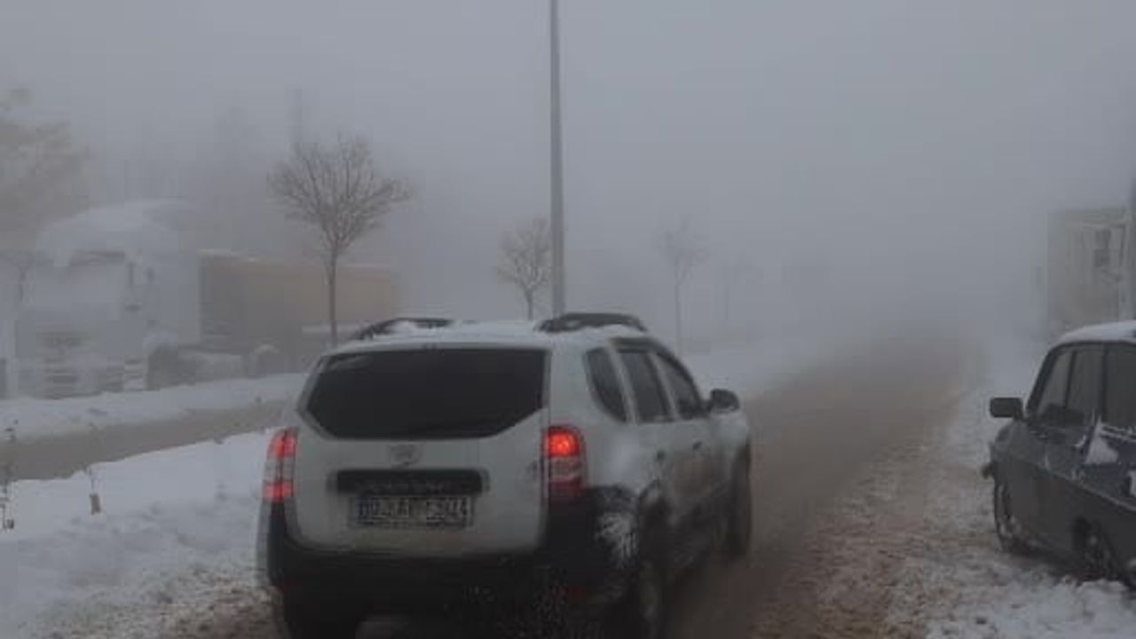 Besni'de Yoğun Sis Ulaşımı Olumsuz Etkiledi
