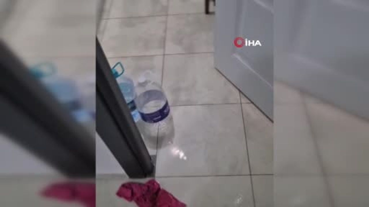 Beylikdüzü'nde Sağanak Yağış Sonrası Bina Boşaltıldı