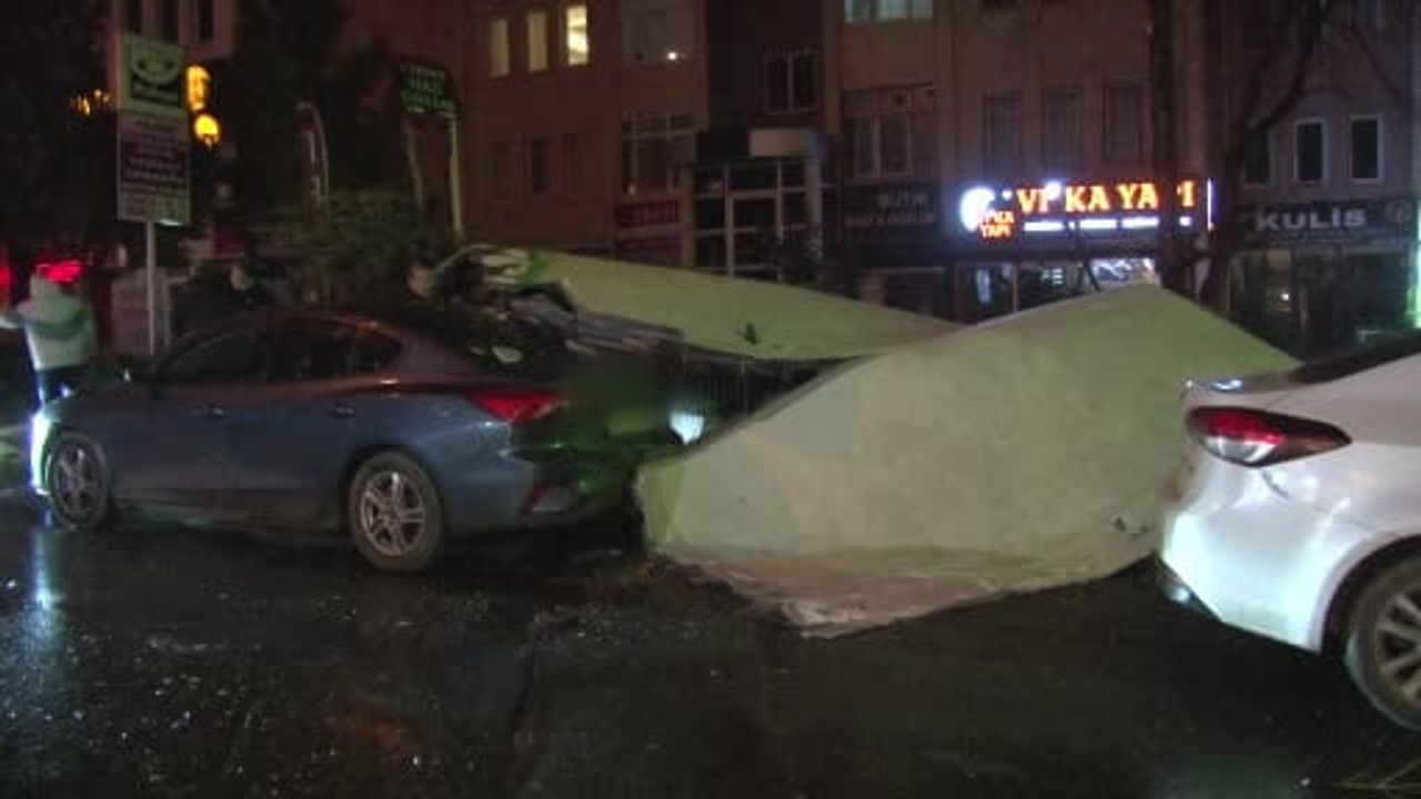 Beylikdüzü'nde Şiddetli Rüzgar Dış Cepheyi Söküp Aldı