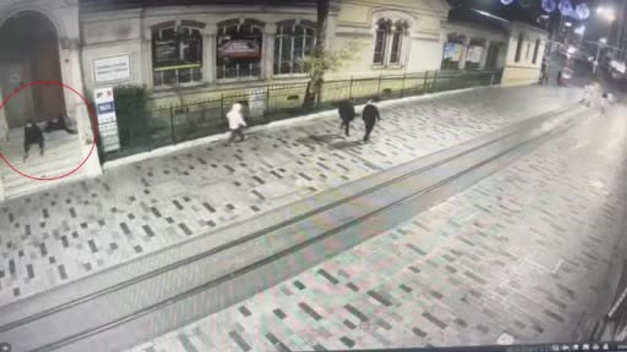 Beyoğlu'nda Yankesicilik Olayı: Uyuyan Vatandaşın Telefonu Çalındı