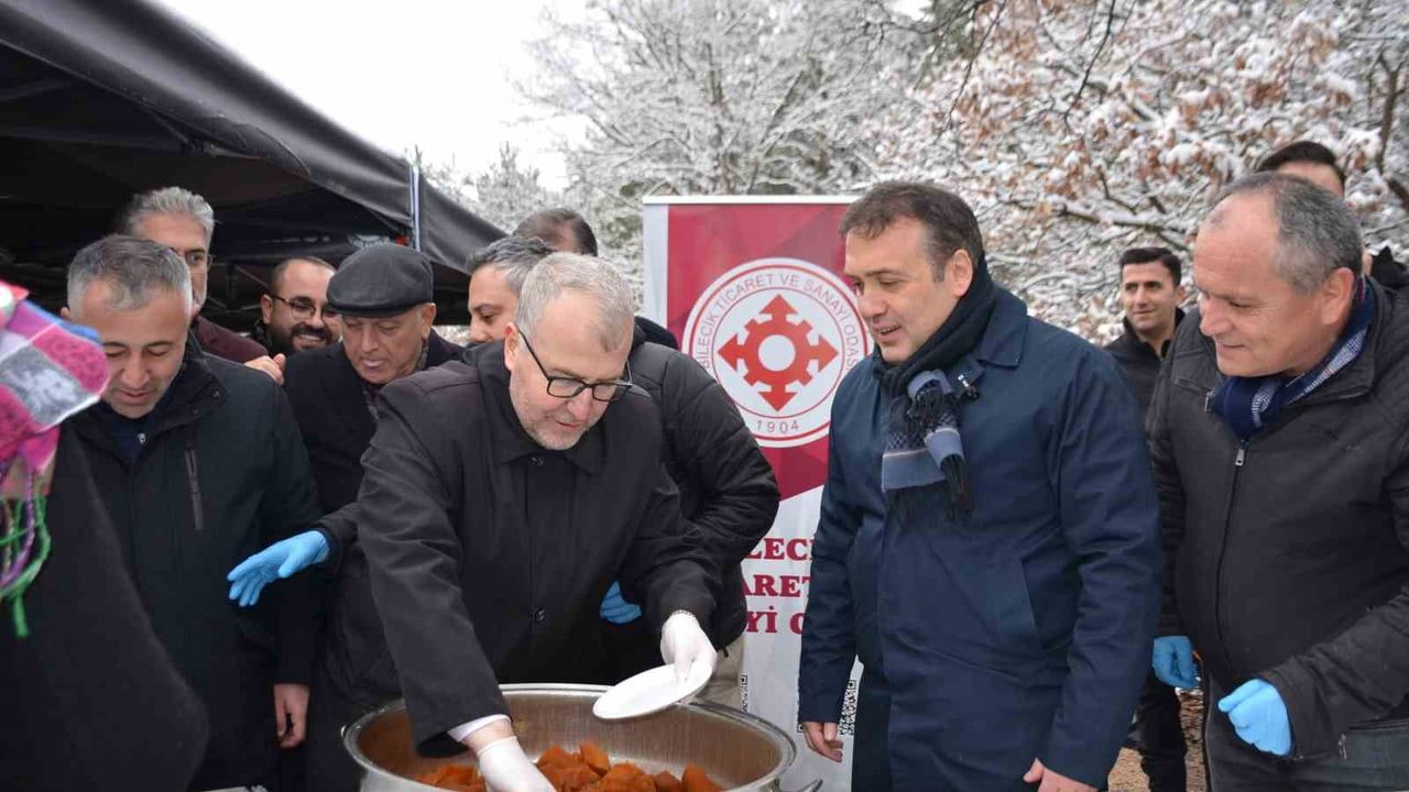 Bilecik Gölpark Kış Festivali'nde 2 Ton Hamsi Dağıtıldı