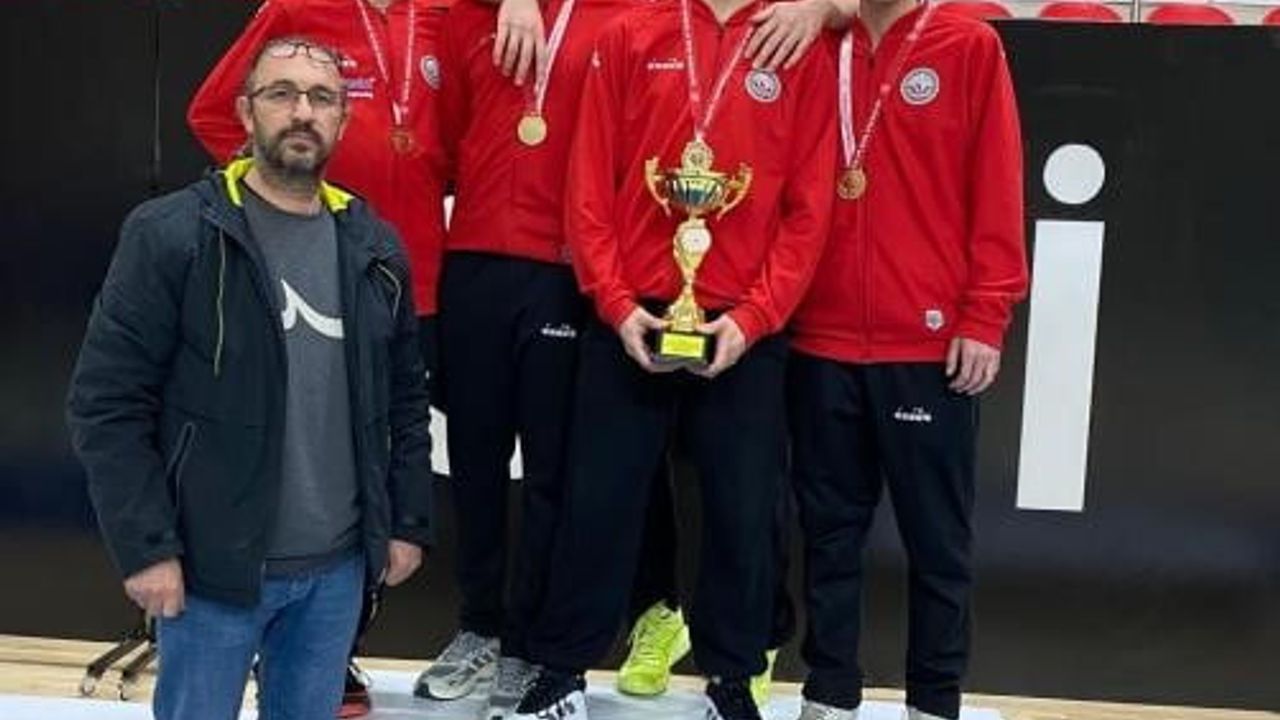 Bilecik'te Badminton Şampiyonu: Mesleki ve Teknik Anadolu Lisesi