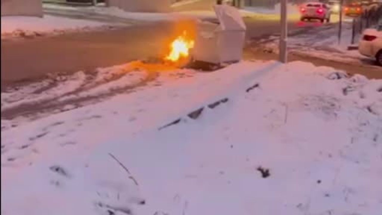 Bilecik'te Çöp Konteynırı Yanında Yangın Çıktı