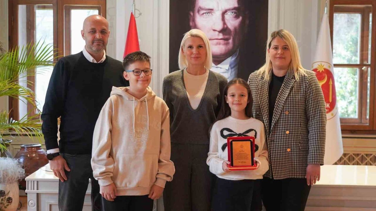 Bilecik'te Genç Piyanist Ödüllendirildi