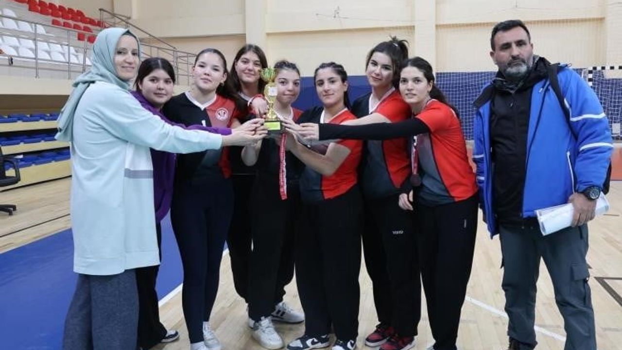 Bilecik'te Gençler Badminton Müsabakaları Tamamlandı