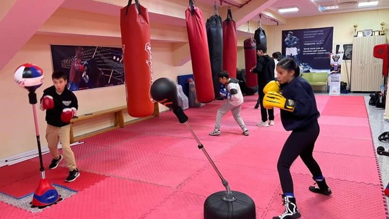 Bilecik’te Gençler Boks Eğitimiyle Ringlere Hazırlanıyor
