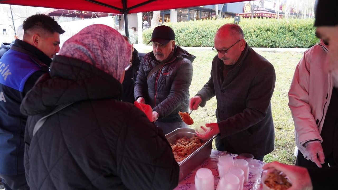 Bilecik'te Miraç Kandili'nde Helva İkramı