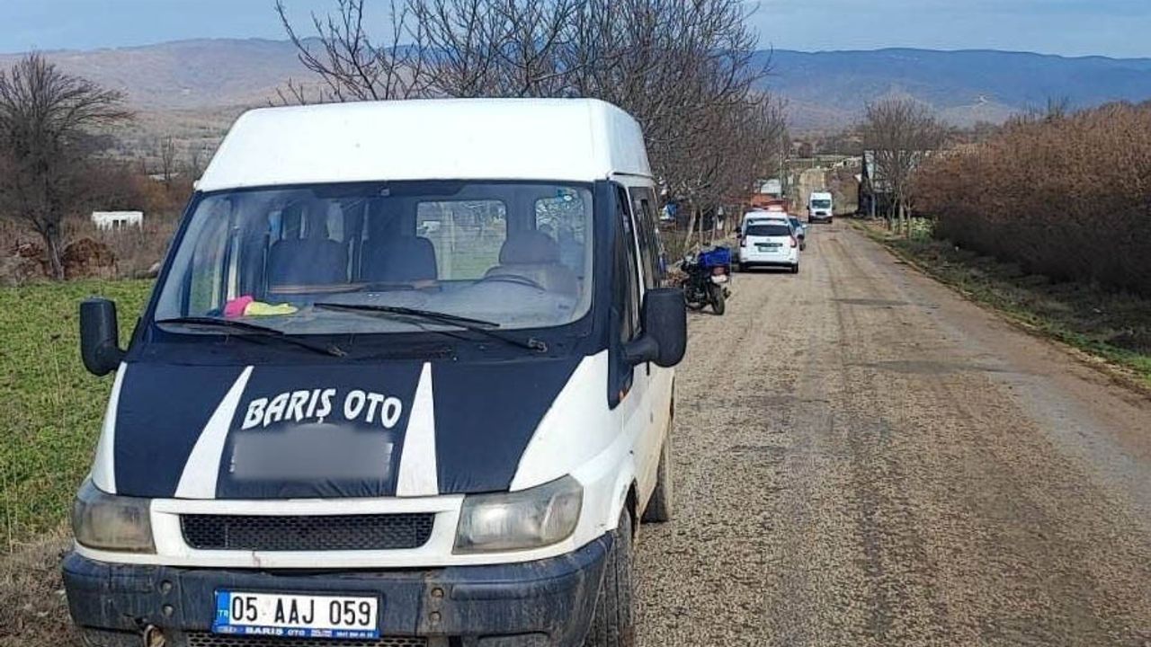 Bilecik'te Motosiklet ve Minibüs Çarpıştı: 2 Yaralı