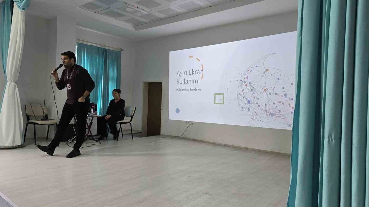 Bilecik'te Öğrencilere Sosyal Medya Bağımlılığı Farkındalık Eğitimi