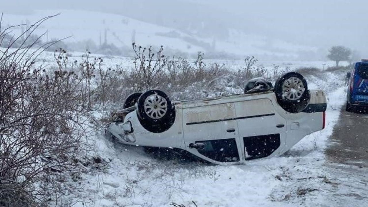 Bilecik'te Takla Atan Araçta Sürücü Yaralandı