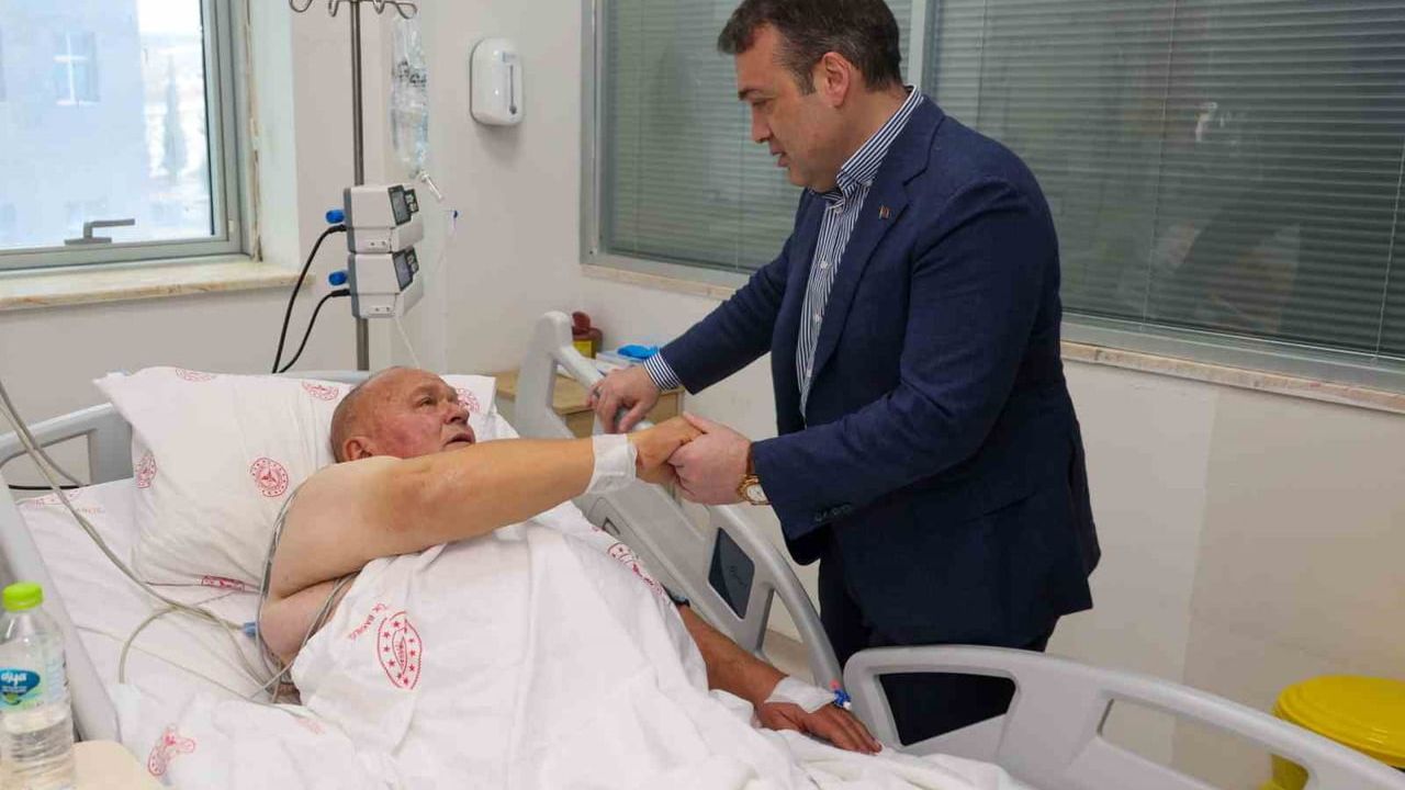 Bilecik Valisi Sözer'den Muhtar Çınar'a Geçmiş Olsun Ziyareti