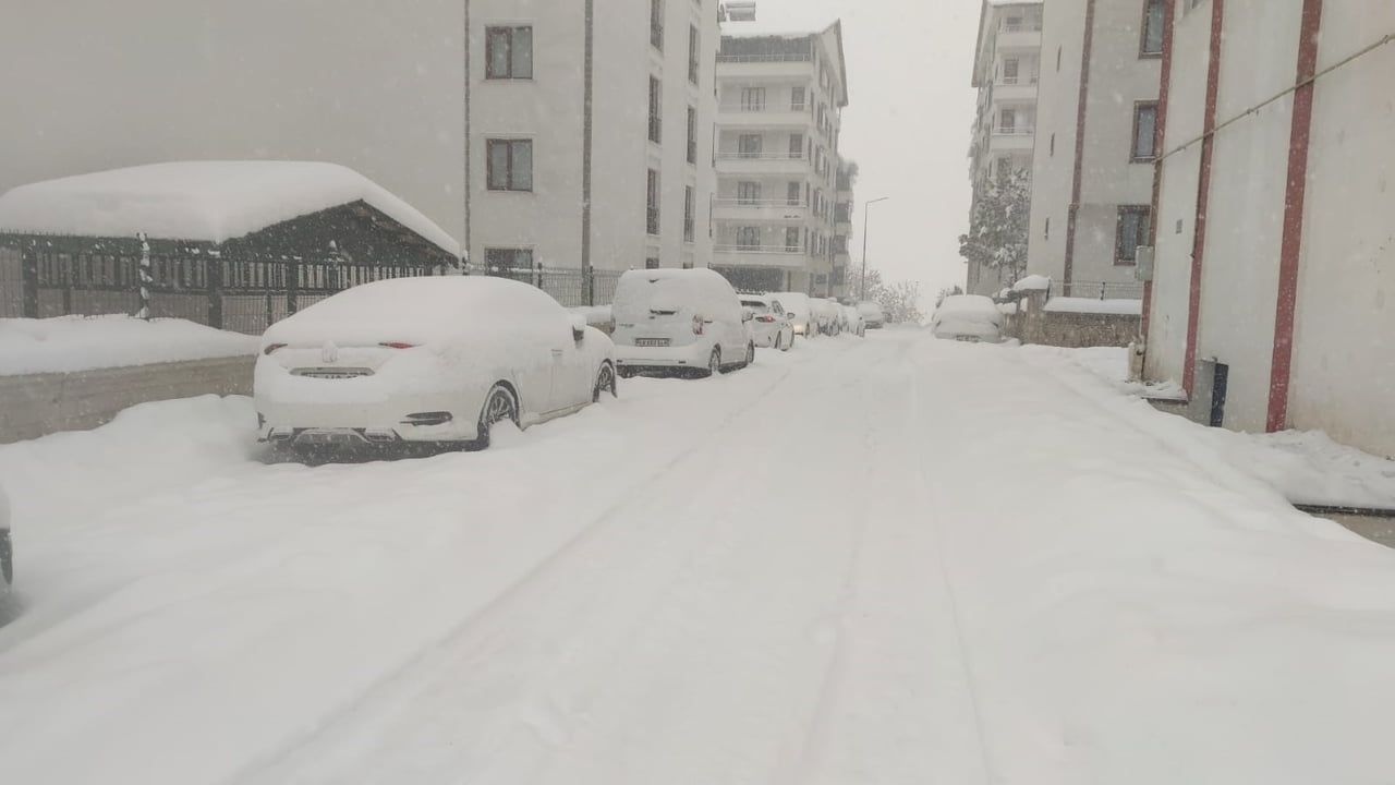 Bingöl’de Kar Yağışı Etkisini Sürdürüyor