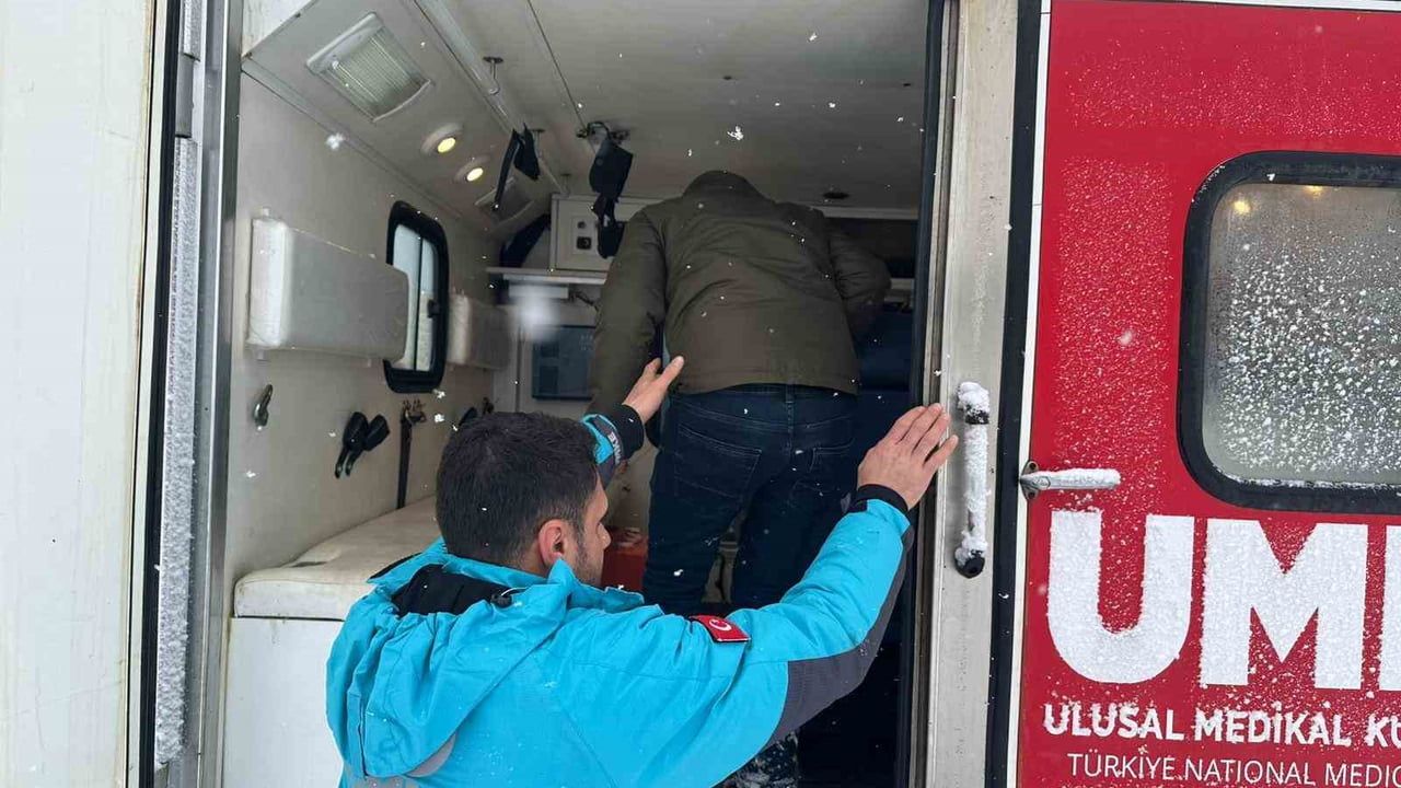 Bingöl'de Kar Yağışı Nedeniyle Diyaliz Hastası UMKE ile Kurtarıldı