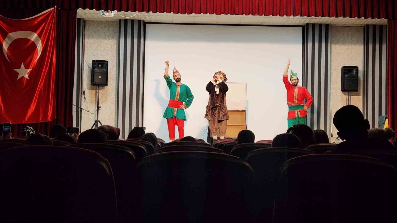 Bingöl'de Karagöz Tiyatrosu ile Bilim İle Buluşuyor
