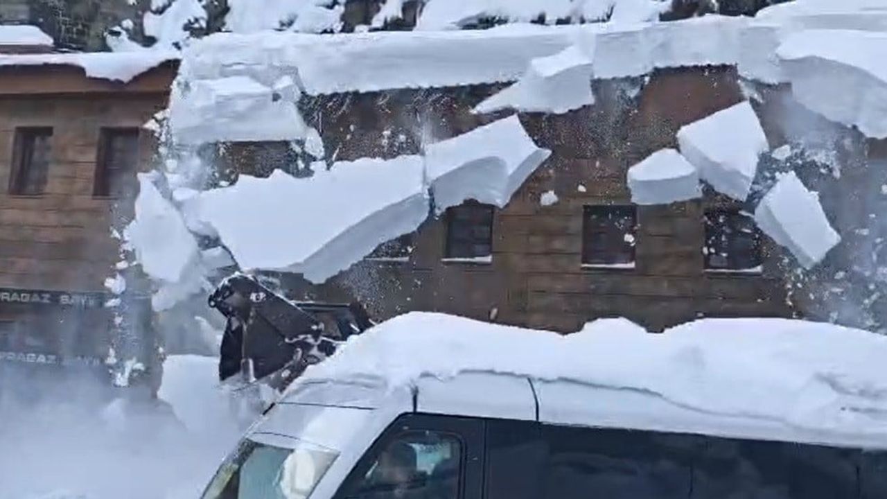 Bitlis'te Kar Temizliği Sırasında Tehlike Atlattı