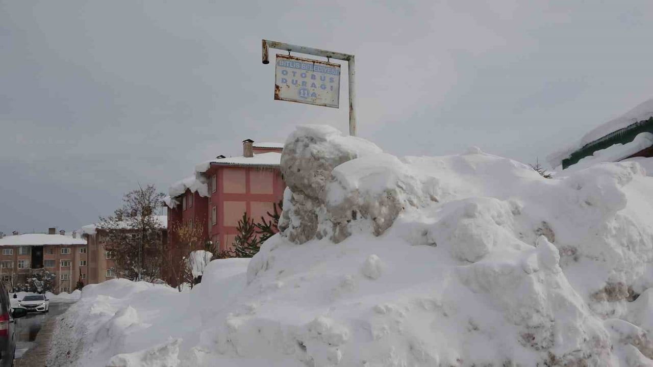 Bitlis'te Kış Koşulları Sertleşiyor: 124 Köy Yolu Kapandı